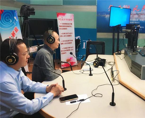 相約珠海電臺(tái)城市會(huì)客廳珠海一職實(shí)驗(yàn)學(xué)校為您解析全國(guó)職業(yè)教育大會(huì)上