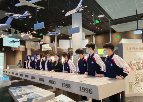 堅定文化自信，弘揚中華優秀傳統文化——珠海理工中職英語課題組師生赴珠海市博物館參觀學習